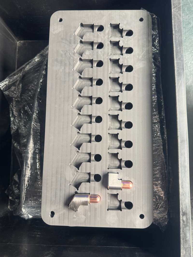 薄板的克星：cpu冷板石墨治具的防變形秘籍